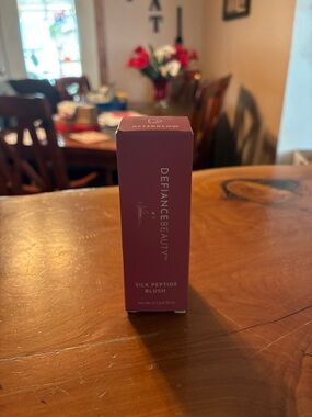 Defiance + Beauty Silk Peptide Blush in Mauve
